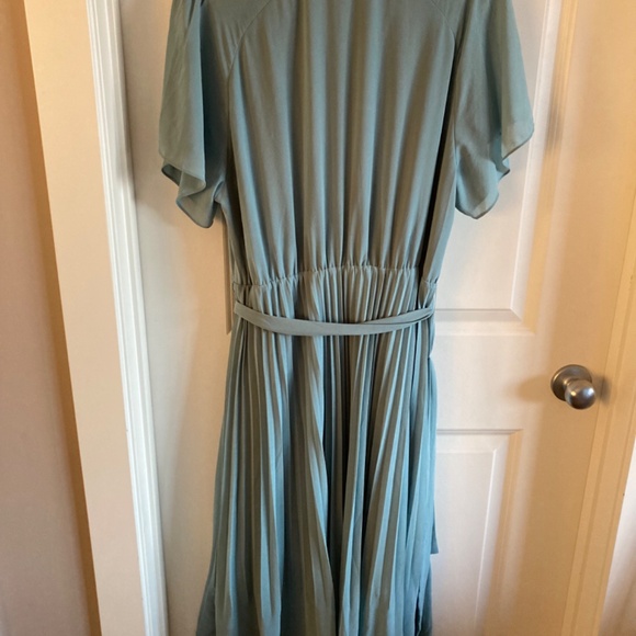 H&M Light Teal Maxi Dress With Pleats very flowy Sz L With Matching Tie Belt - Picture 5 of 8